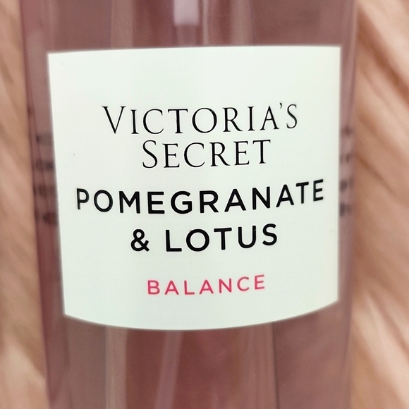 Brand New Victoria's Secret Fragrance Lotion & Mist - Picture 4 of 4